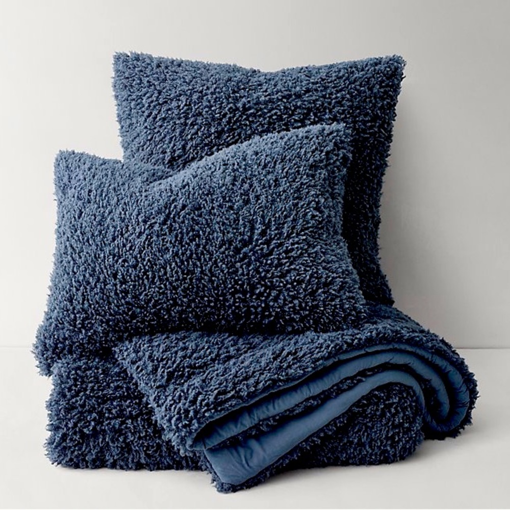 RH TEEN FAUX MONGOLIAN LAMB COMFORTER